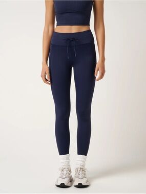 TravisMathew Beyond The Coast Women's Pant in Navy. NWT!